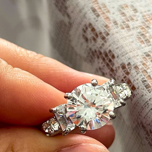 Ring - Picture 1 of 3